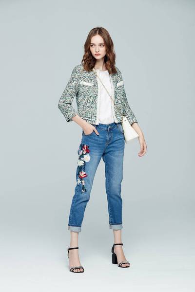 Elegant embroidered denim cropped pants