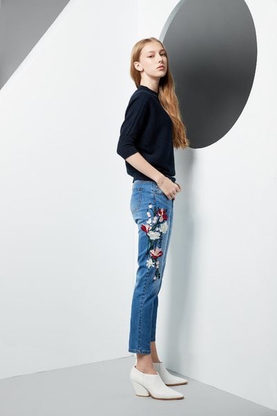 Elegant embroidered denim cropped pants