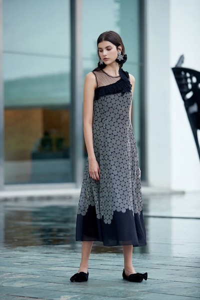 Charming solid flounce dress