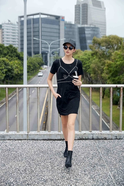One-piece dress in bra printing