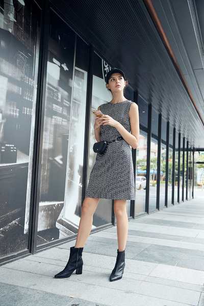 Chain totem sleeveless dress