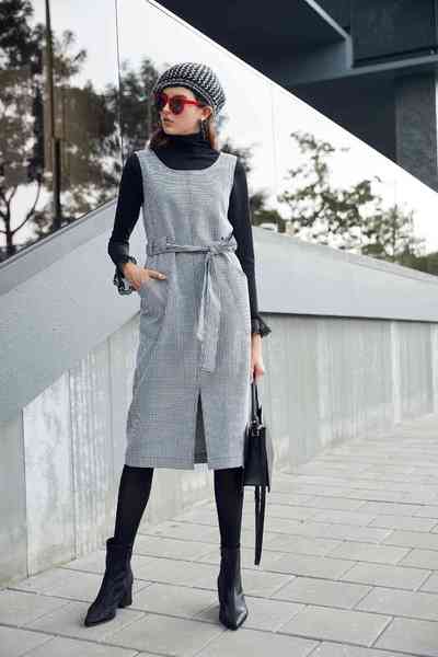 Elegant one-piece dress in stripes
