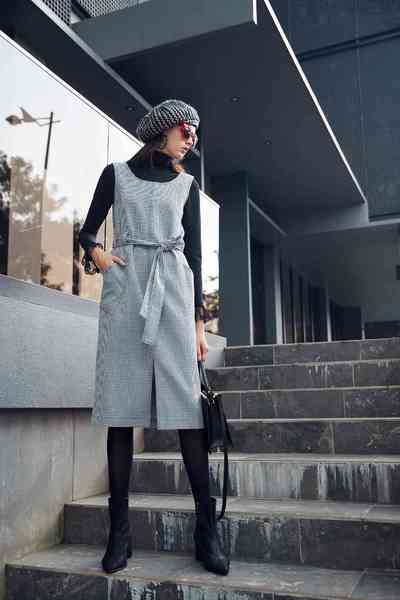 Elegant one-piece dress in stripes
