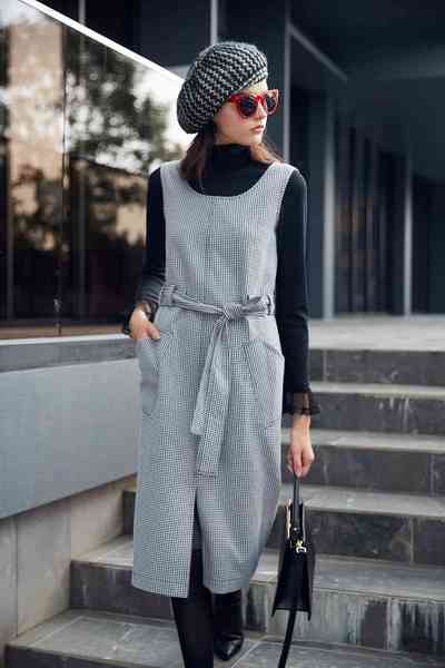 Elegant one-piece dress in stripes