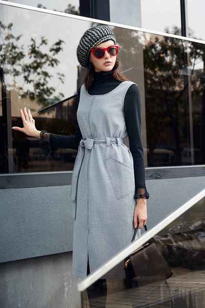 Elegant one-piece dress in stripes