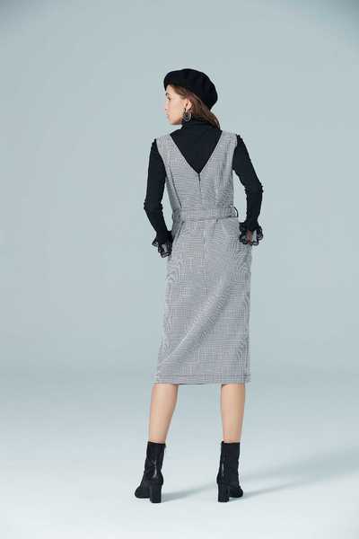 Elegant one-piece dress in stripes