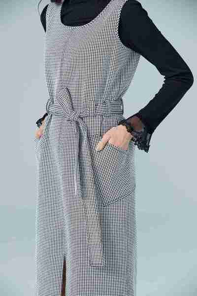 Elegant one-piece dress in stripes