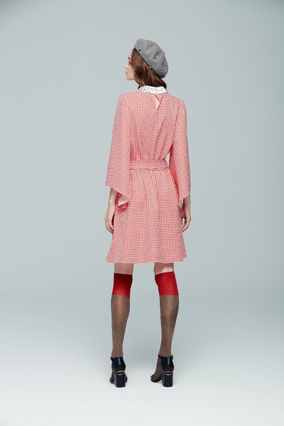 Elegant dress with lace collar