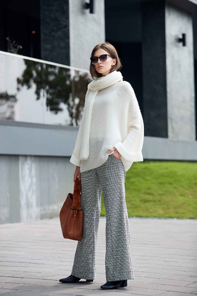 Chic lively knit top