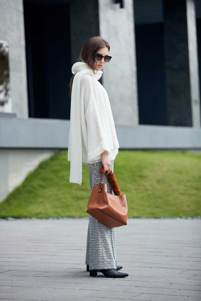 Chic lively knit top