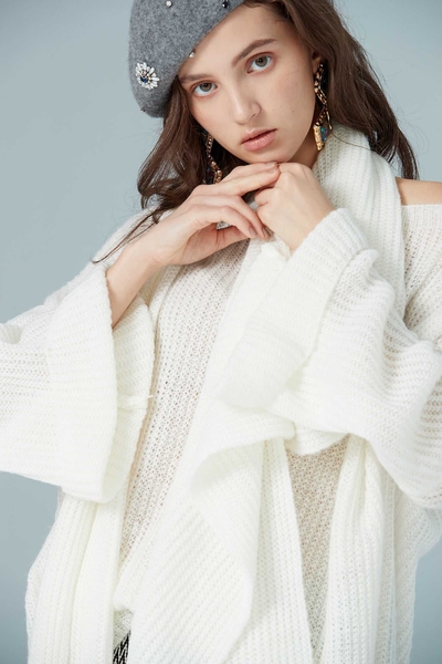 Chic lively knit top