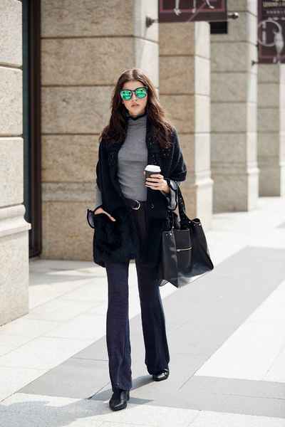 Wavy style knit long sleeve top