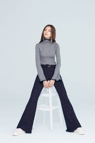 Wavy style knit long sleeve top