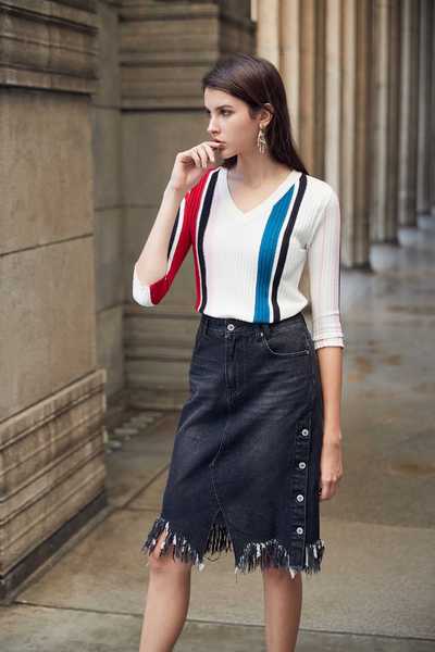 Color matching short-sleeved top