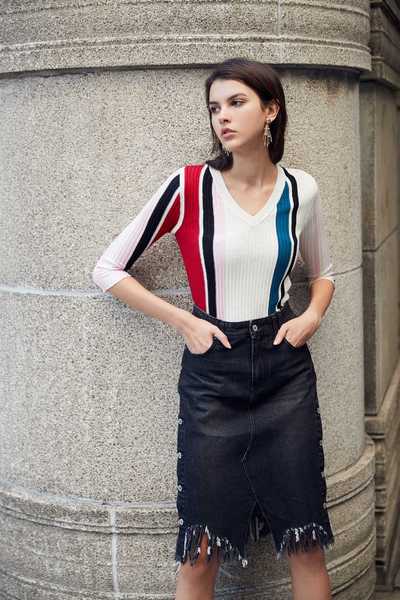 Color matching short-sleeved top