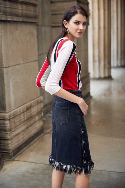 Color matching short-sleeved top