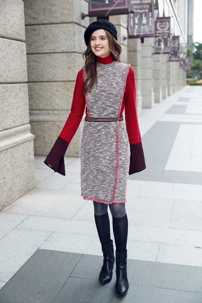 High neck and wide sleeve classic design top