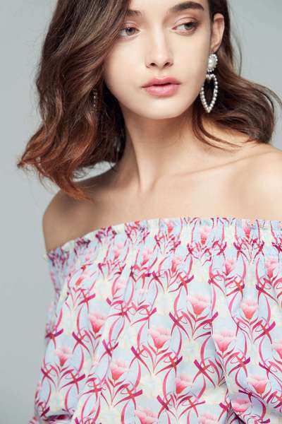 Elegant floral fashion three-quarter sleeve top