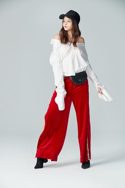 Wide leg pants with side-buckle design