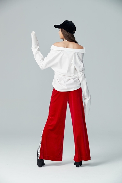 Wide leg pants with side-buckle design