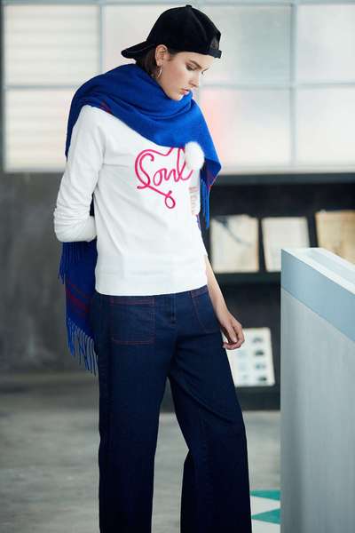 Fashion lively top