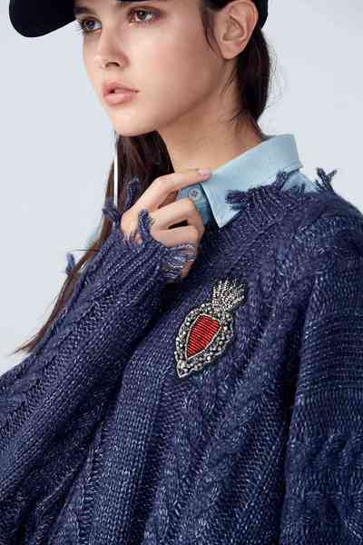Cut-off long sleeve top