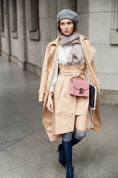 Elegant metal chain shoulder bag