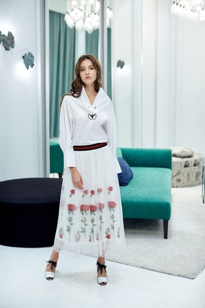 Graceful rose embroidery skirt