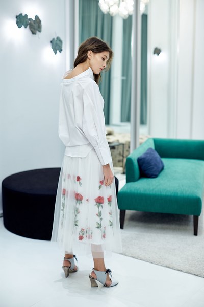 Graceful rose embroidery skirt