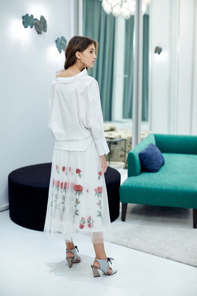 Graceful rose embroidery skirt