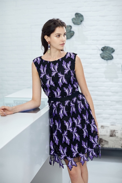 Graceful flowers emroidery dress