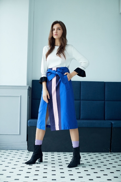 Contrast color mid-length skirt
