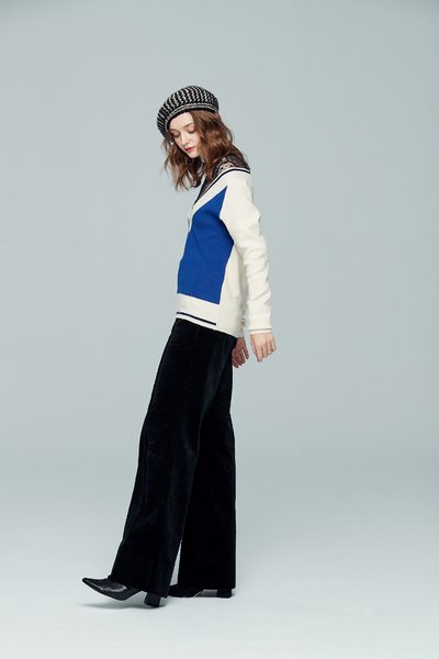V-neck classic top